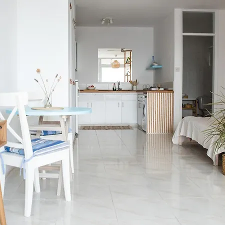 Apartment Bay